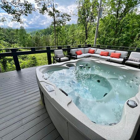 فيلا Experience Luxury At Smoky Mountain Hideaway, Just 5 Miles From Downtown جاتلينبرج المظهر الخارجي الصورة